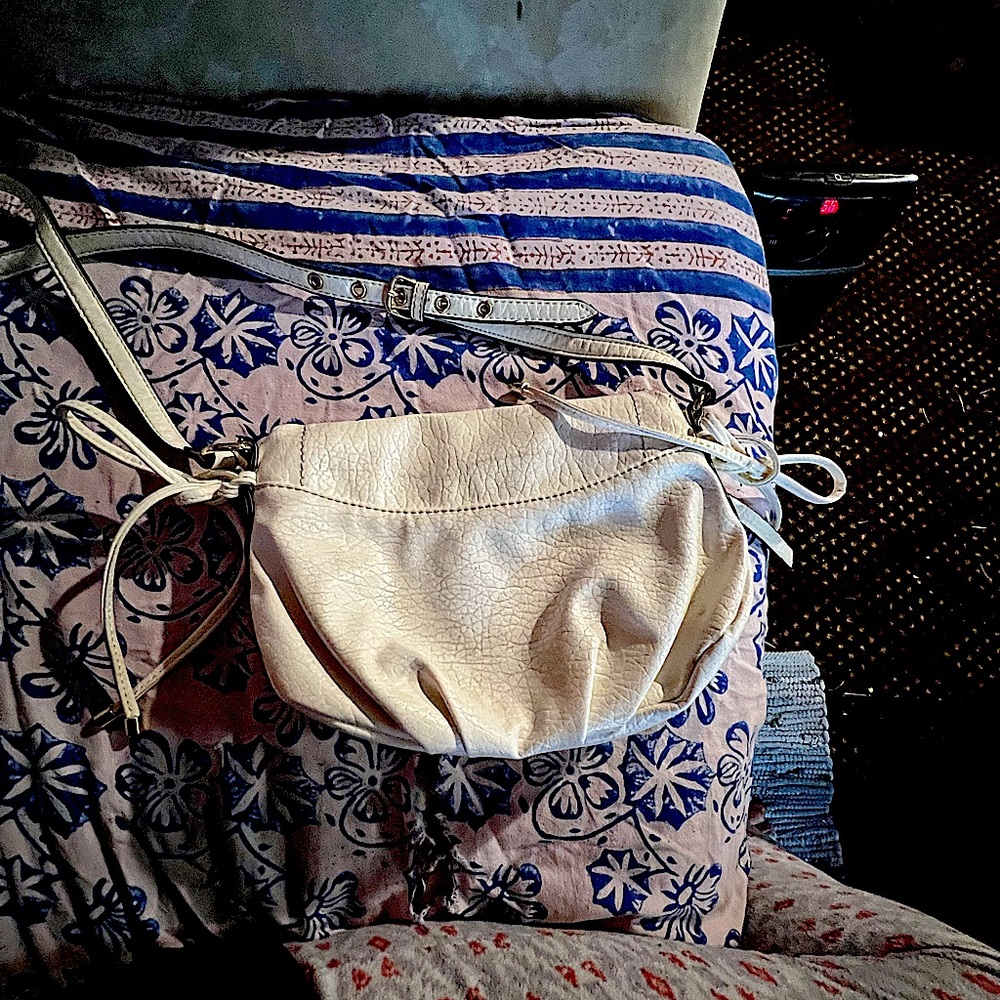 white Juicy Couture medium size shoulder bag with bright pink lining